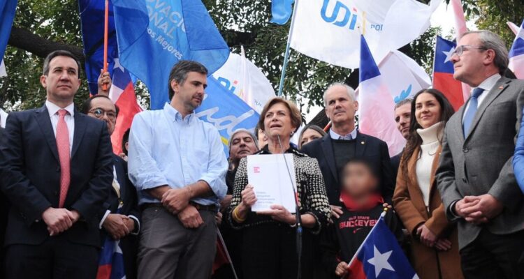 Matthei inscribe precandidatura presidencial en medio de críticas de Republicanos