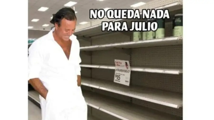 Revisa los mejores memes de Julio Iglesias