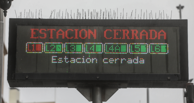 Metro explica fallas en la red: apuntan a impacto por horario punta y alta afluencia de pasajeros