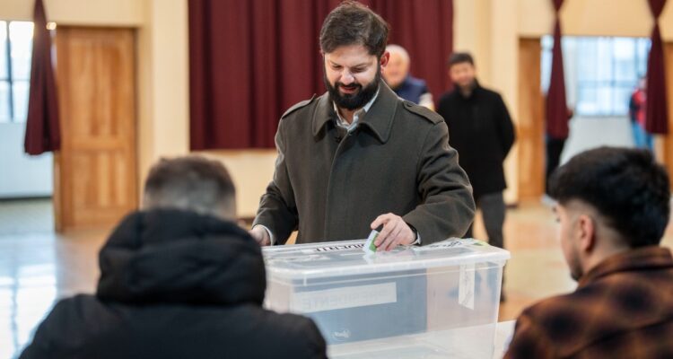 Primarias puertas afuera y el llamado del Presidente: el diseño del Gobierno en elección oficialista