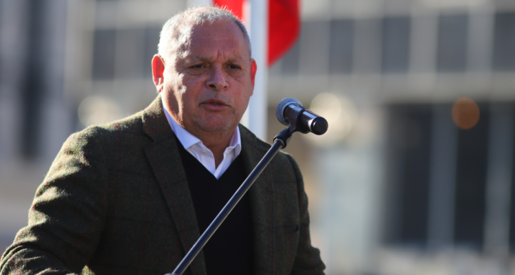 Mundaca celebra triunfo de Jara en primarias y dice que evaluará eventual anuncio de su candidatura