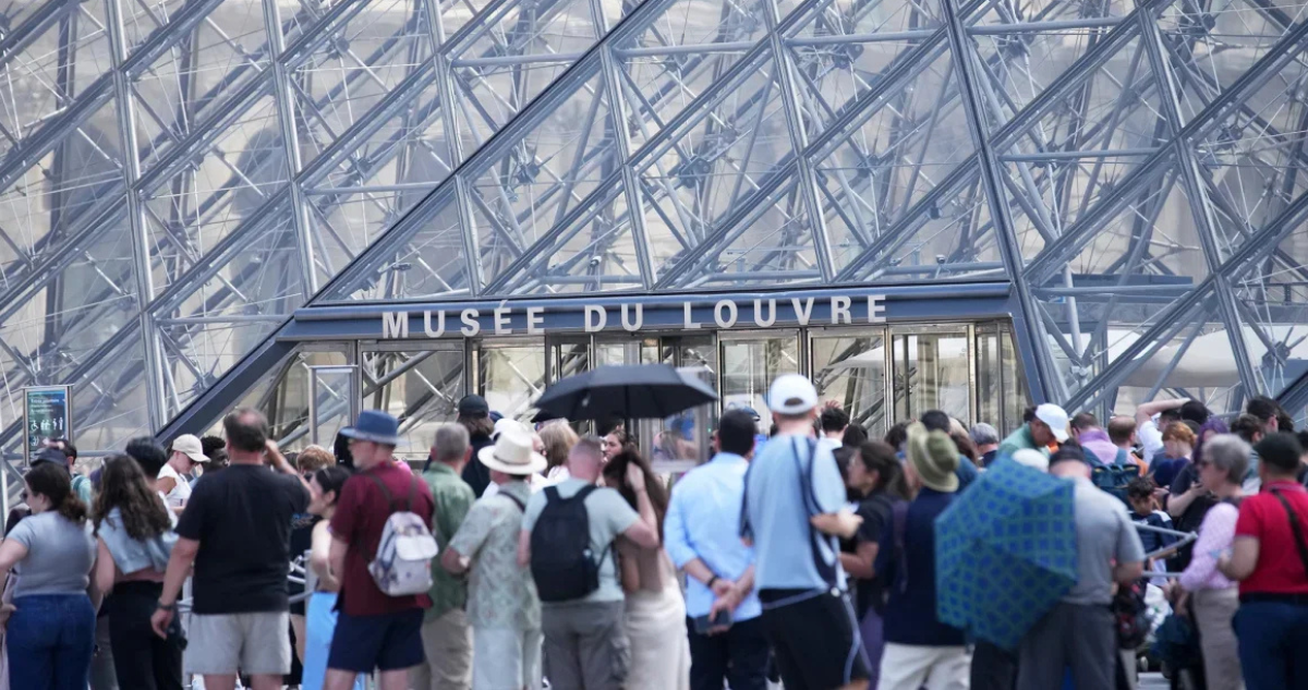 Museo del Louvre colapsado