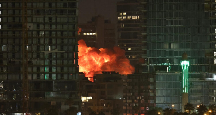 Explosión en Tel Aviv de misil disparado desde Irán | Atef Safadi | EFE