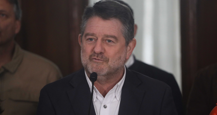 Orrego ficha a abogados de Boric, Hassler, Vodanovic y Huneeus para indagación por millonario coaching