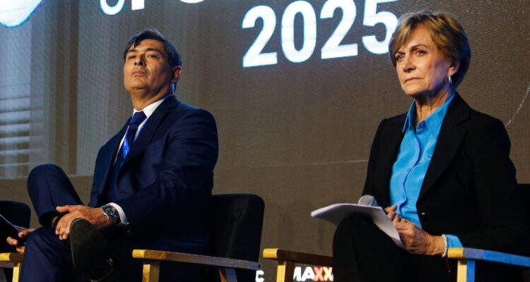 Parisi no inscribirá precandidatura y acusa a Matthei de “intento desesperado por llamar la atención”