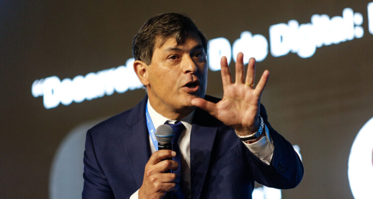 Parisi arremete contra gasto en primarias tras triunfo de Jara: “Son al menos tres Cesfam”