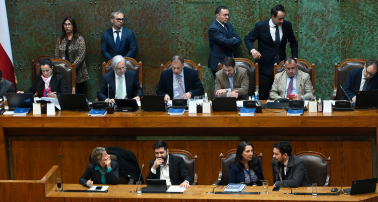 Pese a más de 15 diputados involucrados: Cámara no indagaría viajes fuera del país en semana distrital