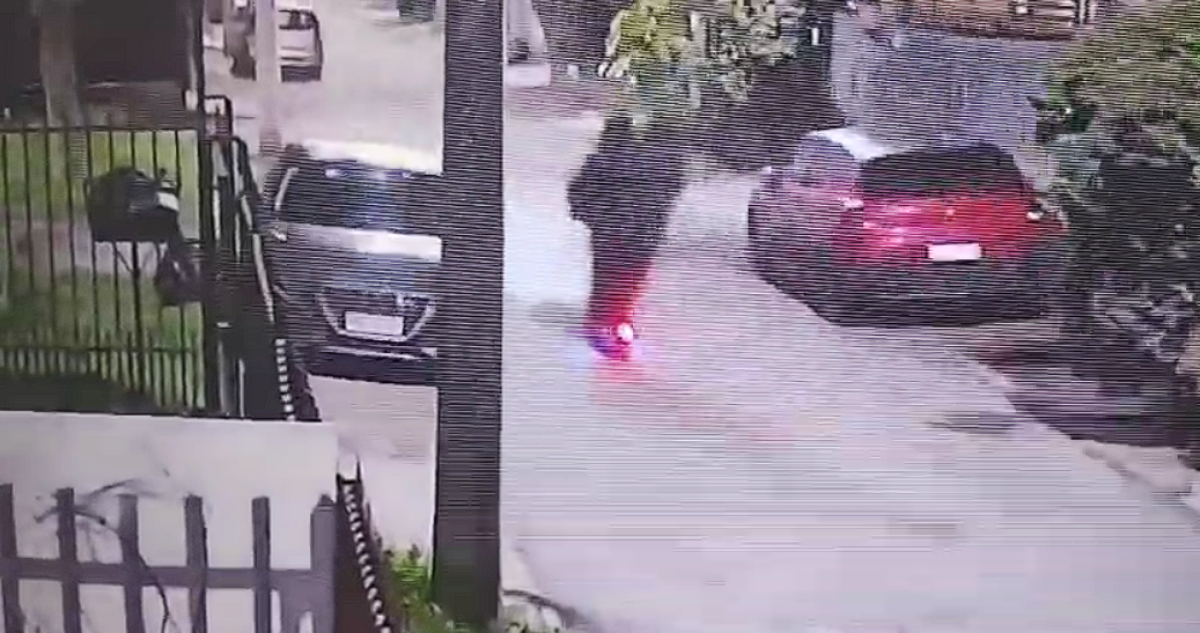 Adolescentes se atrevieron a realizar portonazo con un scooter en La Florida: quedaron detenidos
