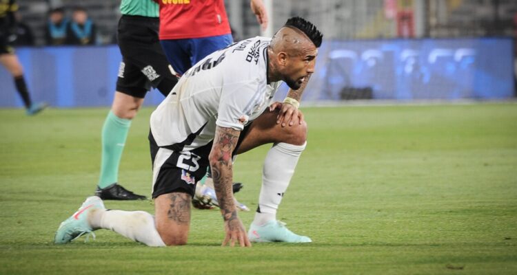 Arturo Vidal estaría presionando para dejar Colo Colo y jugar el Mundial de Clubes.