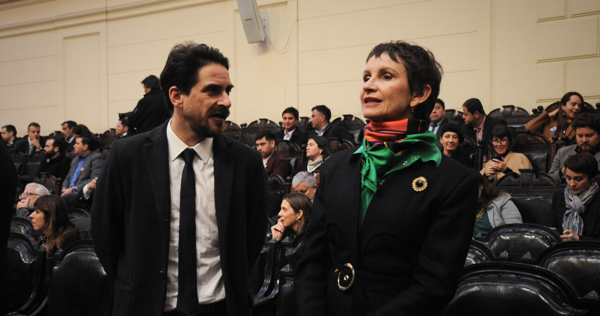 Primarias oficialistas al rojo tras duro cruce de críticas entre todos los candidatos
