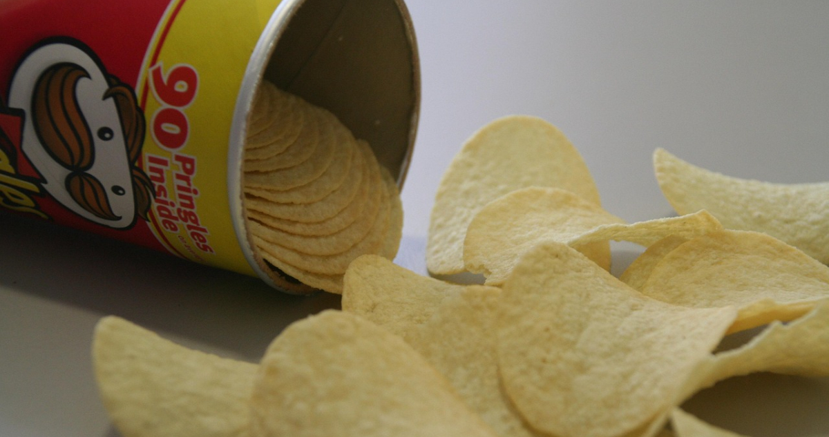Indagarán compra de las papas Pringles por parte del dueño de Snickers, ante riesgo de alza de precios