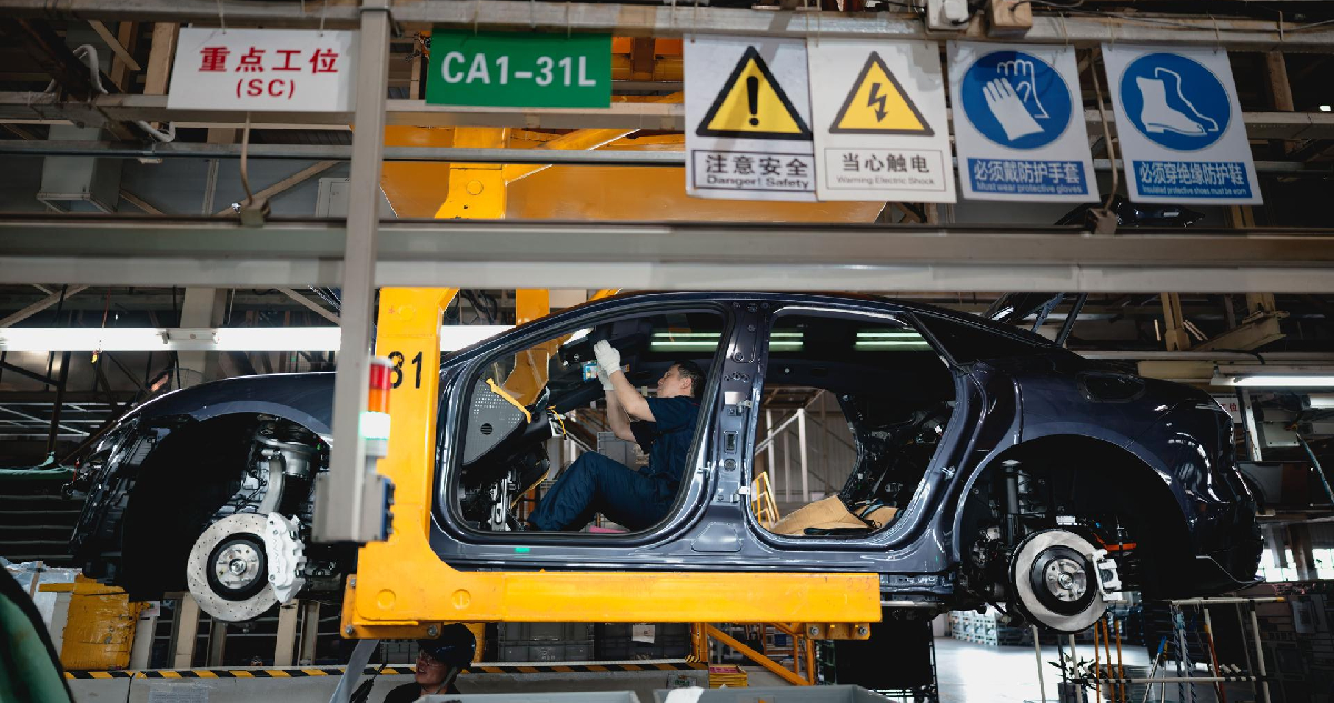 La producción industrial de China frena de nuevo en mayo pese a la tregua comercial con Estados Unidos