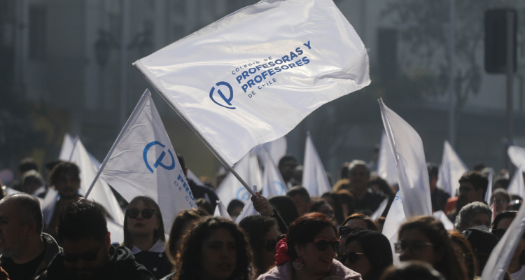 Descuentos a profesores por paro profundiza debate sobre condiciones laborales