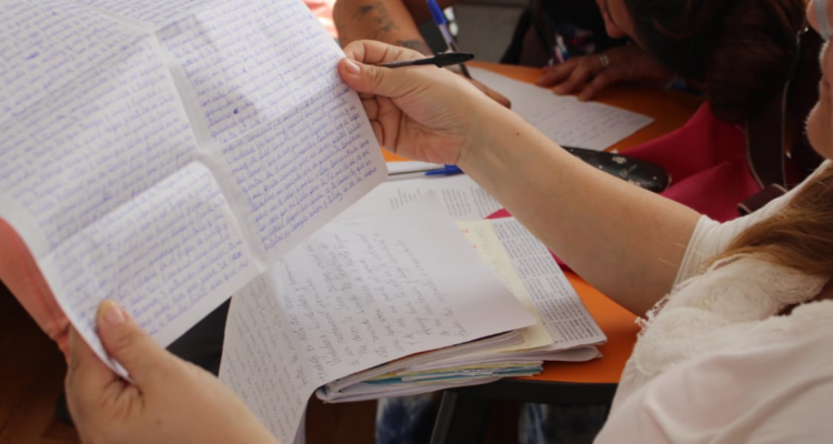 Mujeres de la cárcel escriben cartas, proyecto cartas Valparaiso