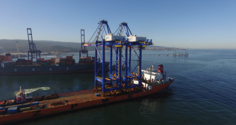 Imagen de Puerto de Coronel por demanda de gerente general contra seis personas