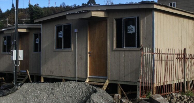Entrega de viviendas y reactivación económica: la situación en Puerto Varas a un mes del tornado
