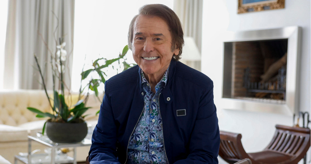 En la foto el cantante Raphael en referencia a su vuelta a los escenarios