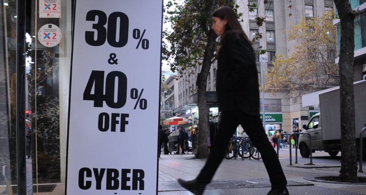 Sernac revela las 5 empresas con más reclamos tras Cyber Day 2025 e informe delató productos inflados