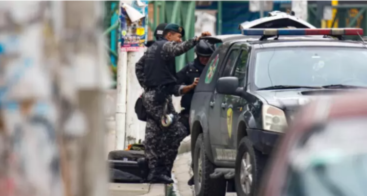 Rescatan a nueve extranjeras víctimas de trata en Ecuador: amenazaban con venderlas al Tren de Aragua