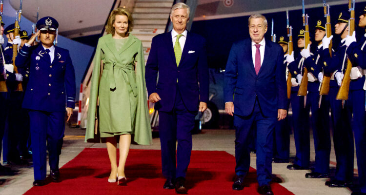 Reyes de Bélgica llegan a Chile: es la primera visita de Estado belga a Latinoamérica en 60 años