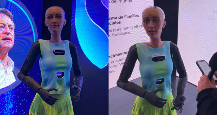 Fotos de la robot humanoide RIA