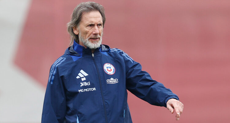 Ricardo Gareca dirigiendo a La Roja