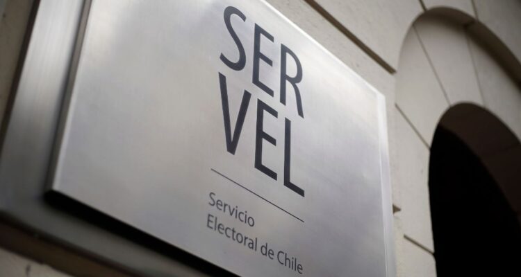 Servel objeta gastos por $719 millones en campañas de 14 gobernadores regionales