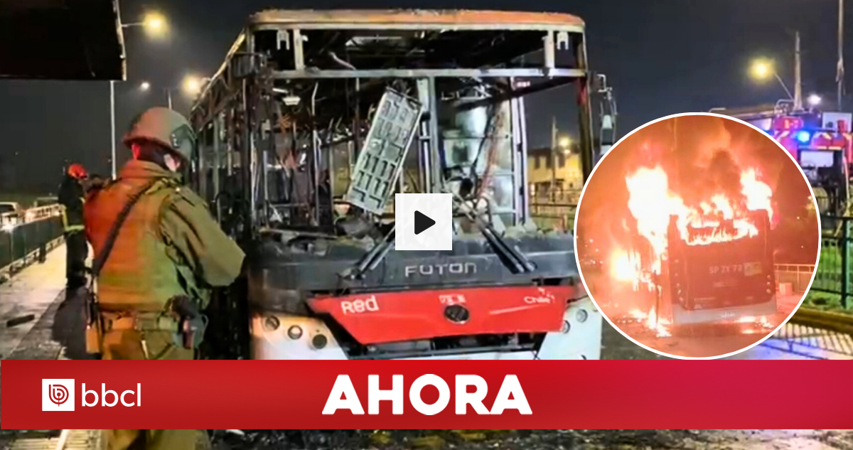 Bus RED termina calcinado por presunto ataque incendiario en Pedro Aguirre Cerda: hallaron panfletos