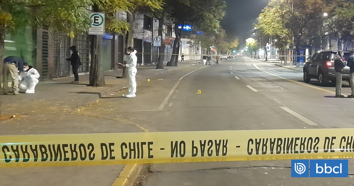 Peatón queda en riesgo vital tras ser baleado por pistolero en bicicleta en Santiago