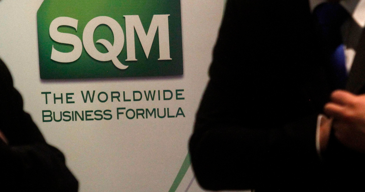 Despiden a cientos de trabajadores de SQM: minera argumentó ajustes ante caída del precio del litio