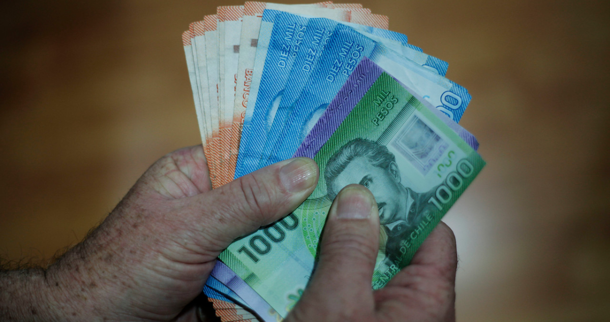 Los sueldos en Chile volvieron a fortalecerse en abril según el INE: resaltó el sector comercio