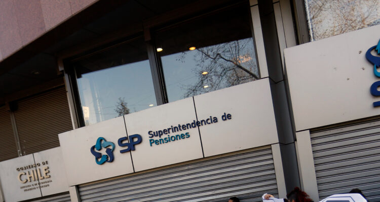 Columna de opinión: Superintendencia de Pensiones está excediendo sus atribuciones legales al fiscalizar y censurar la publicidad de las AFP