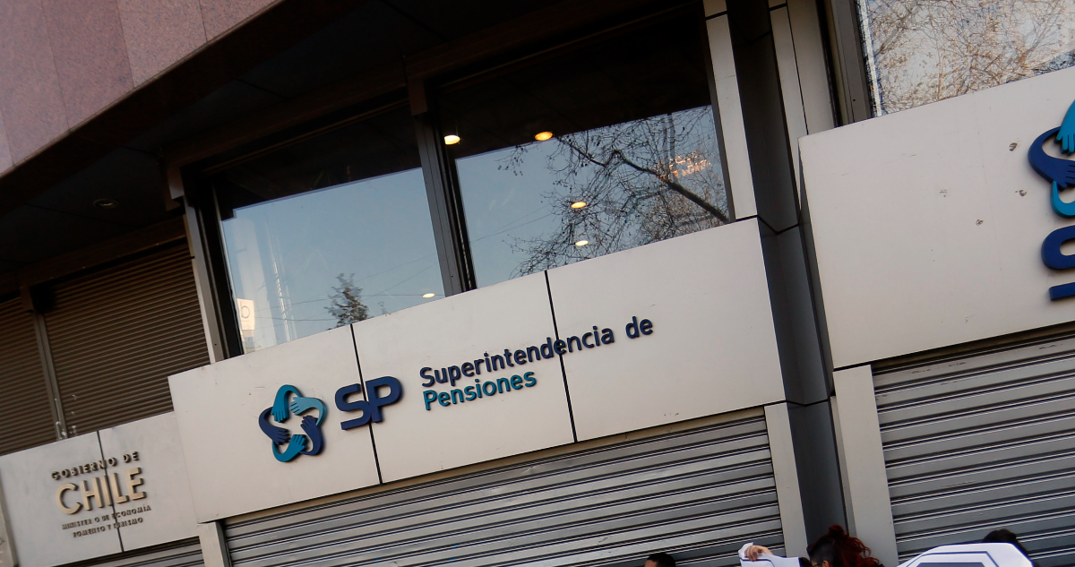 Columna de opinión: Superintendencia de Pensiones está excediendo sus atribuciones legales al fiscalizar y censurar la publicidad de las AFP