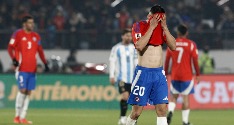 Con La Roja prácticamente eliminada del Mundial: la tabla de Conmebol a tres fecha del cierre