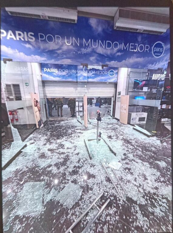 Tienda París destruida