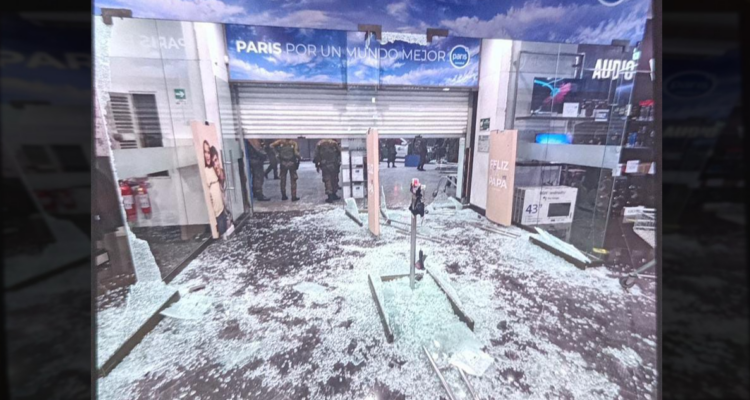 Tienda París destruida