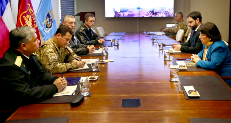 Tras graves hechos en ramas de las FF.AA. ministra Delpiano ordena reforzar seguridad en cuarteles