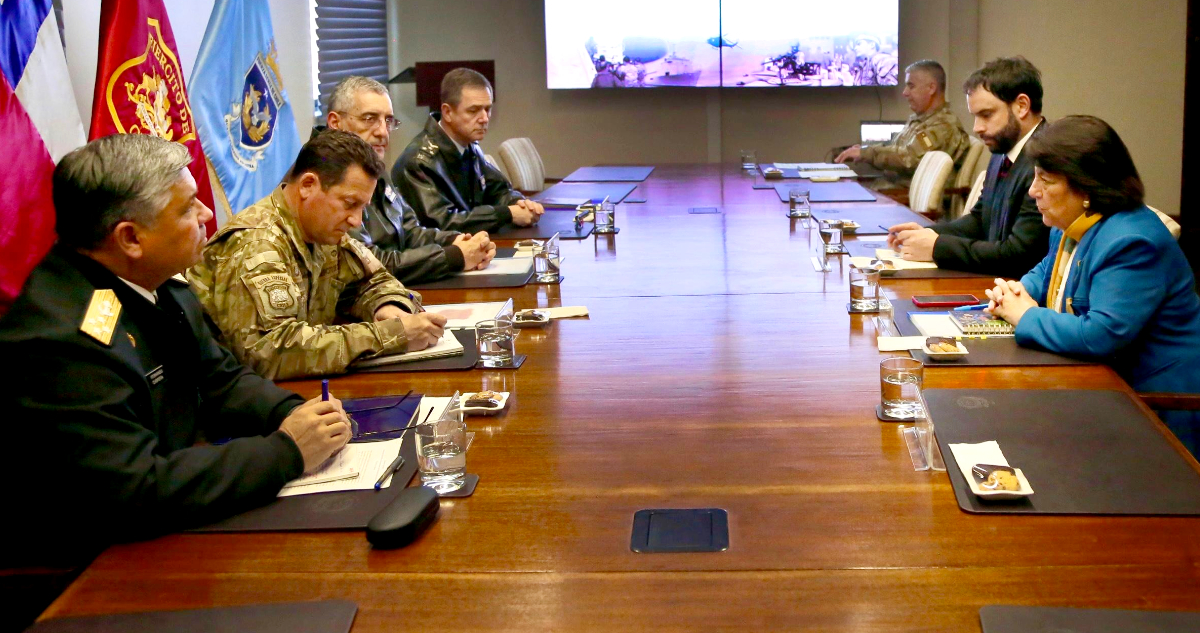 Tras graves hechos en ramas de las FF.AA. ministra Delpiano ordena reforzar seguridad en cuarteles