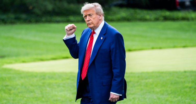 Trump se reúne con su gabinete de seguridad en la Casa Blanca tras despegue de bombarderos al Pacífico