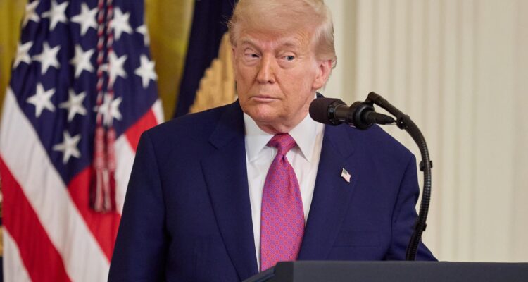 Trump dice que participación de Estados Unidos en el conflicto entre Israel e Irán “es posible”