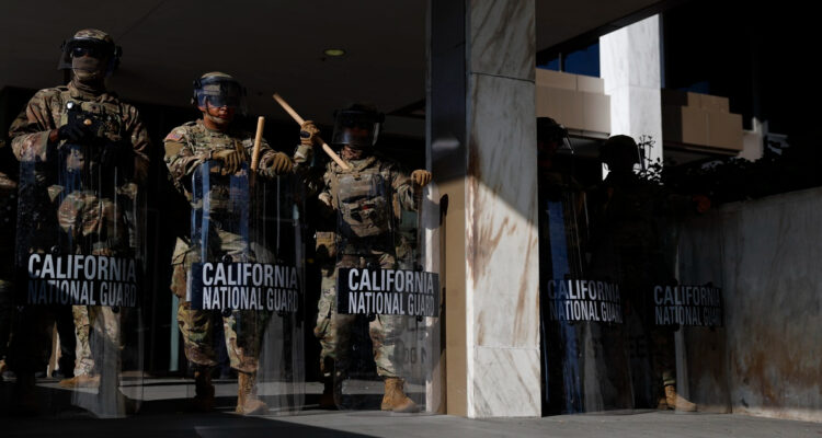 Corte suspende fallo que exigía a Trump devolver control de la Guardia Nacional a California