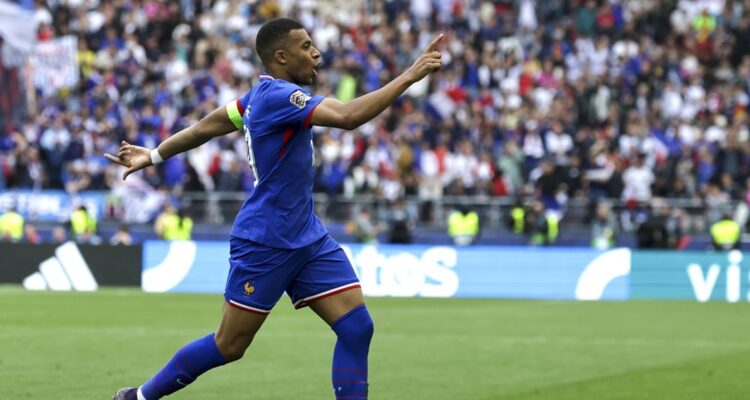 Mbappé le dio a Francia premio de consuelo en UEFA Nations League.