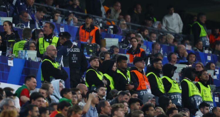 Un hincha muerto en pleno desarrollo de la Nations League