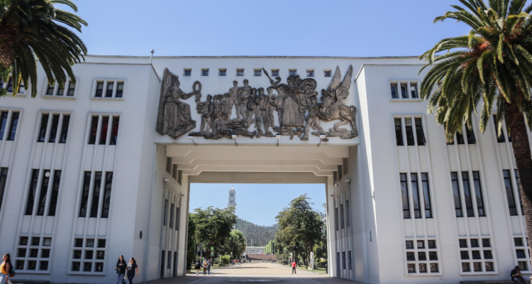 Frontis de la UdeC por finalización de movilización de estudiantes