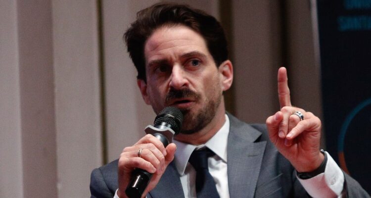 Winter (FA) niega que crítica en la franja aluda a la exConcertación: “Se pusieron el poncho”