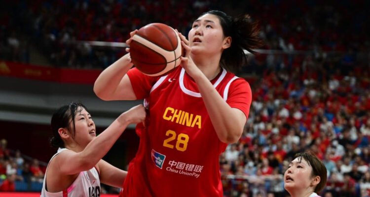 Zhang Ziyu jugando para China
