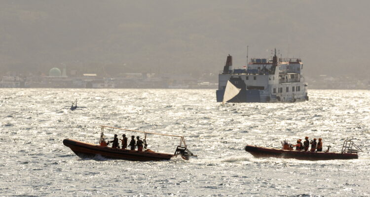 Suben a 6 los muertos tras naufragio de ferry en Indonesia: hay 29 desaparecidos