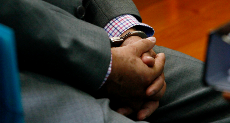 Un padre condenado por abuso sexual a su hija de 7 años en Magallanes recibió solo libertad vigilada intensiva, causando indignación.