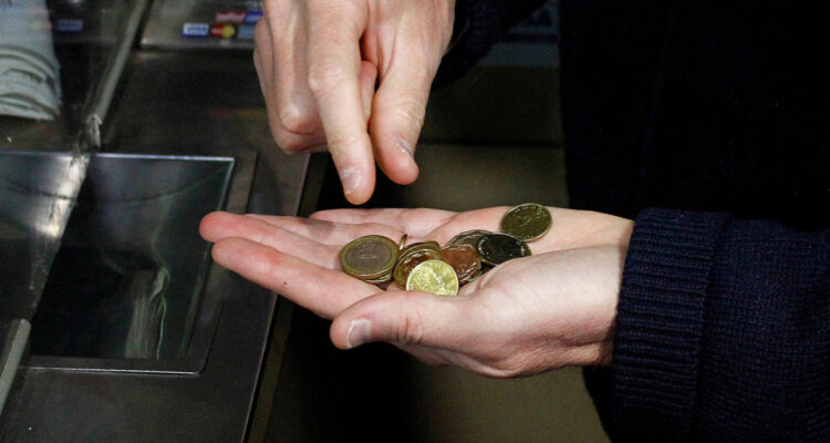 Nuevo cálculo actualiza cifra: pobreza en Chile pasa del 6,5% a 22,3% pero es menor que en 2017 y 2020