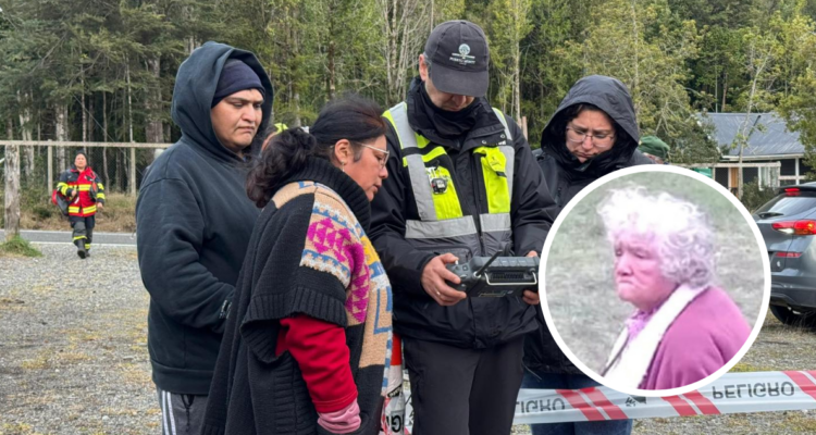 Fotografía de equipo de búsqueda y familiares de María Ángela Vidal Muñoz, adulta mayor desaparecida en cercanías de Lago Chapo